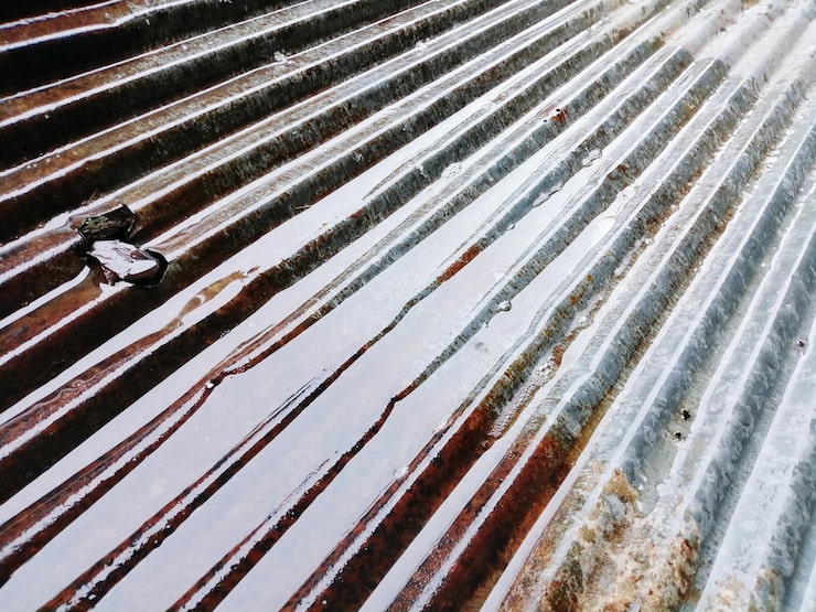 Early Roof Leak Warning Signs